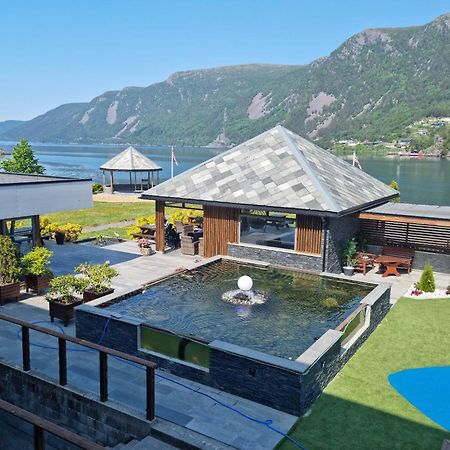 Bremanger Fjord Hotell Svelgen Екстериор снимка
