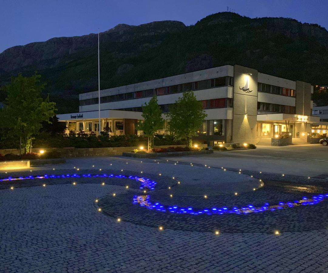 Bremanger Fjord Hotell Svelgen Екстериор снимка