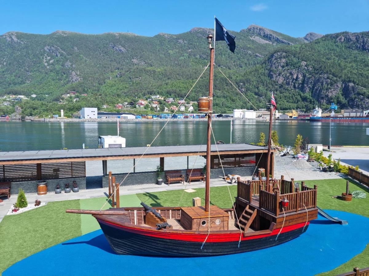 Bremanger Fjord Hotell Svelgen Екстериор снимка