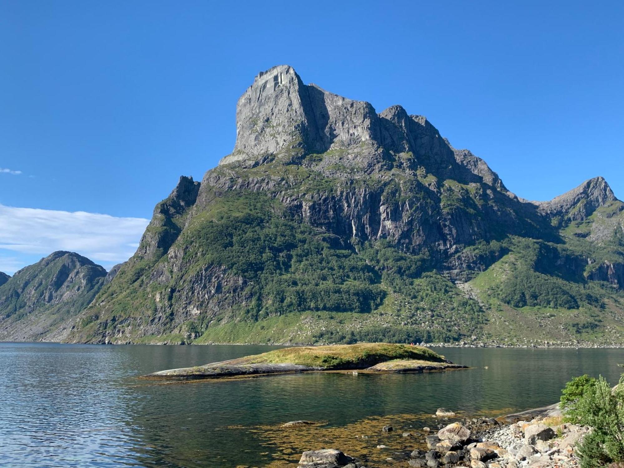 Bremanger Fjord Hotell Svelgen Екстериор снимка