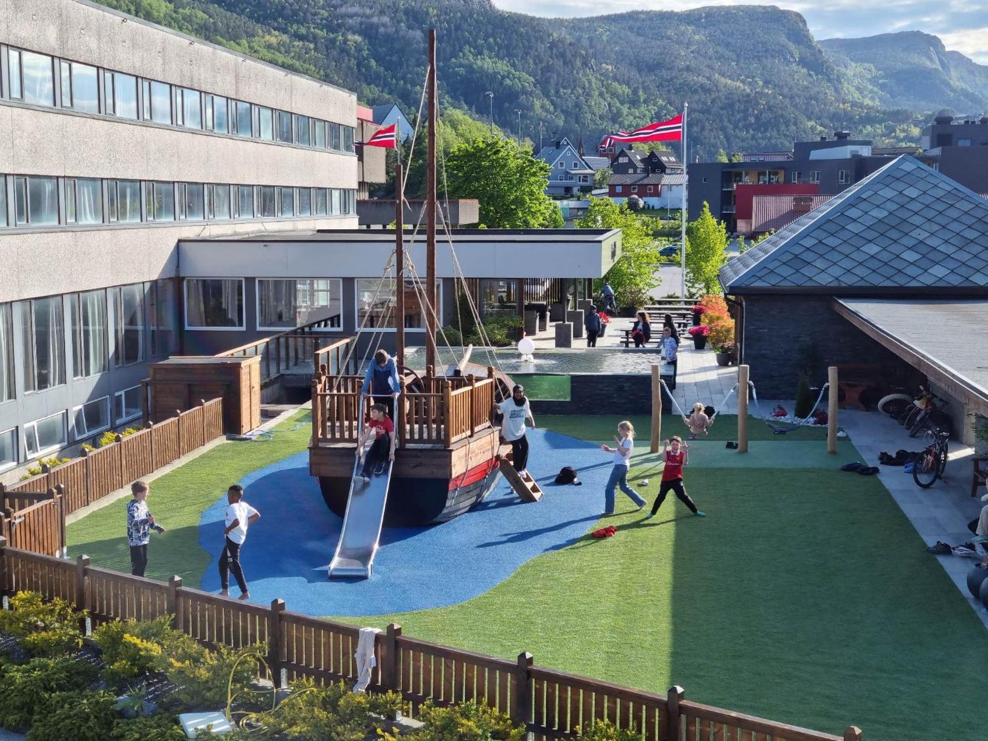 Bremanger Fjord Hotell Svelgen Екстериор снимка